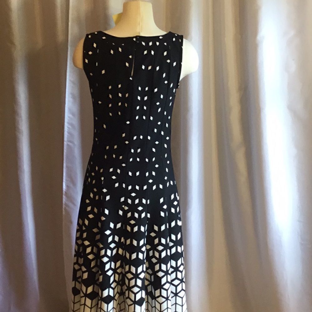 Sleeveless dress in waffle weave poly blend small - Picture 10 of 15